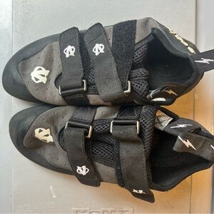 Evolv Women's Black/Gray Climbing Shoes